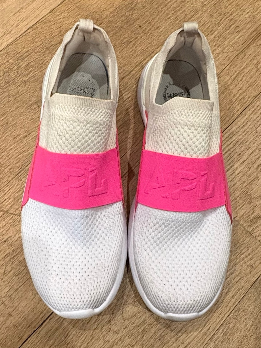APL Techloom Bliss White Slip-On Sneakers with Bright Pink BandSize 9.5